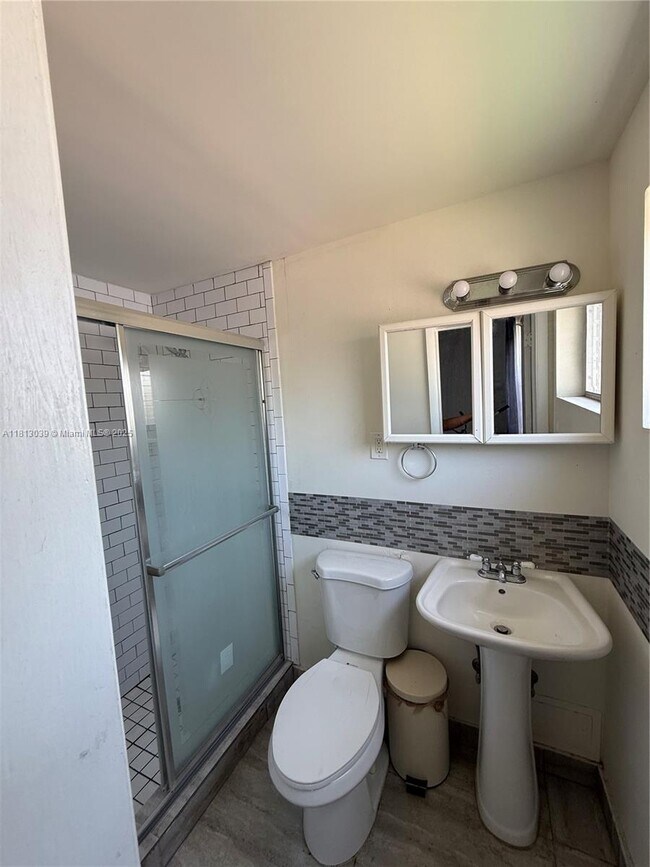 Building Photo - 865 80th St