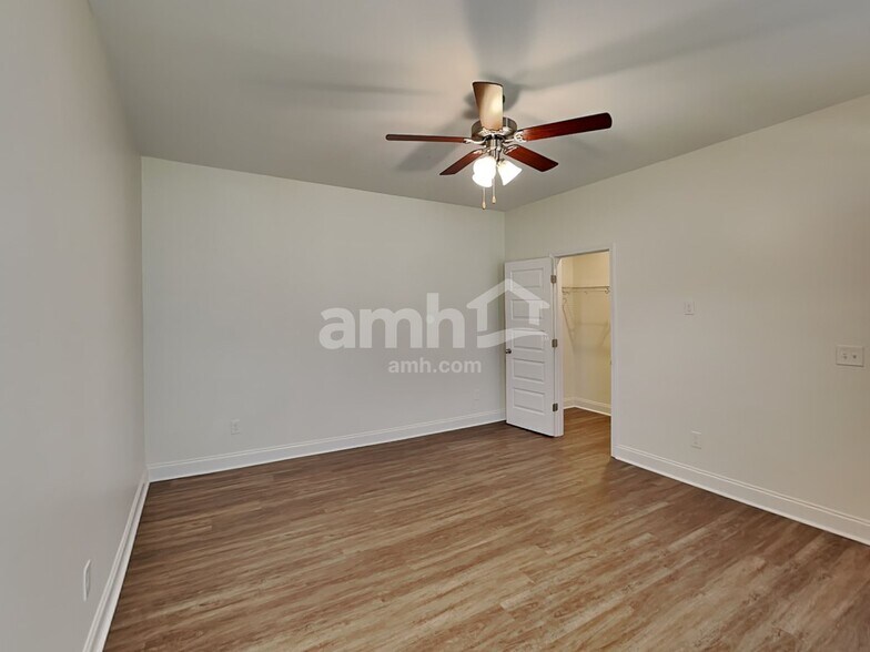 Building Photo - 5516 Central Grove Sq