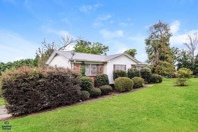 Building Photo - Charming & Move-In Ready Home in Hickory Hills!