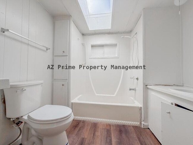 Building Photo - 17401 E Meadow Ln