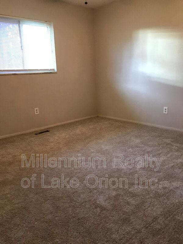 Building Photo - 105 Walnut St