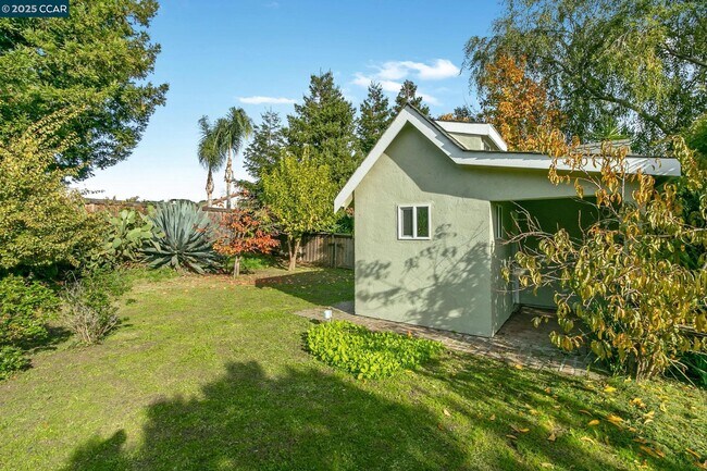 Building Photo - 732 Antiquity Dr