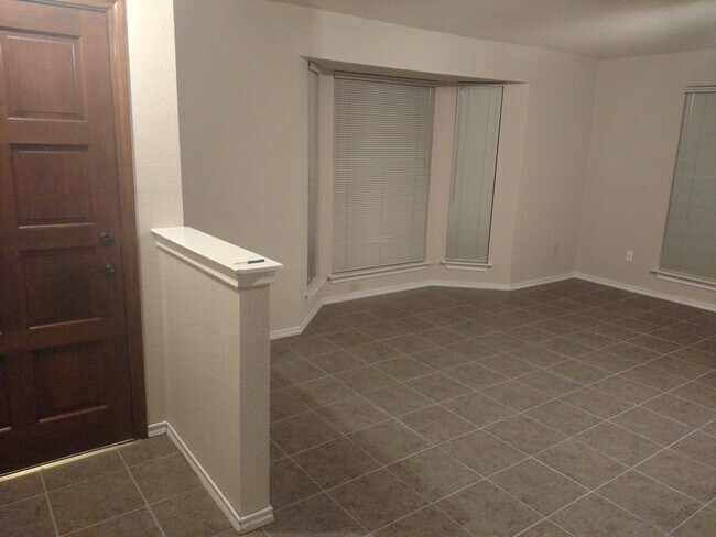 Building Photo - 2618 Trumpet Dr