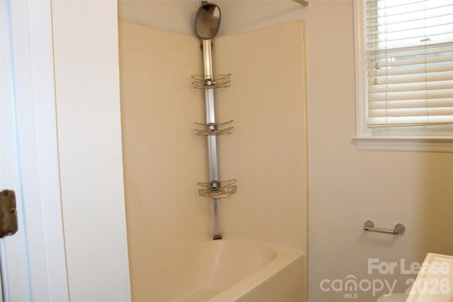 Building Photo - 428 Beaty St