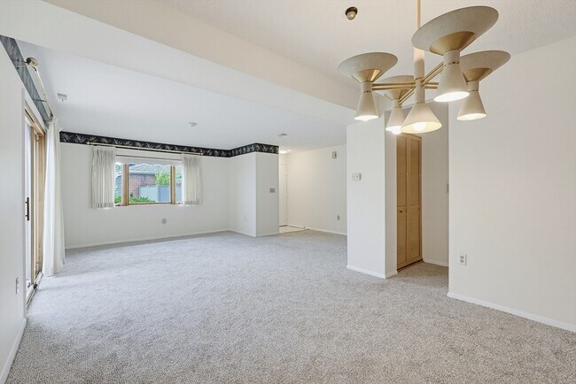 Building Photo - 52 Rosewood Dr