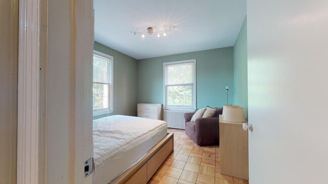 Building Photo - Large One Bedroom with Renovated Kitchen, Off Street Parking Included, Separate Office Space!