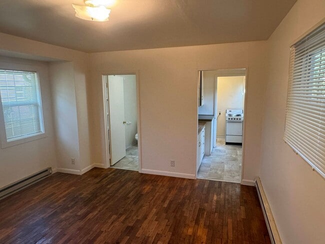 Building Photo - Studio in Eugene