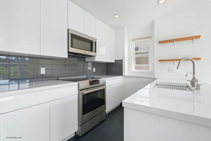 Building Photo - 8636 Via Mallorca