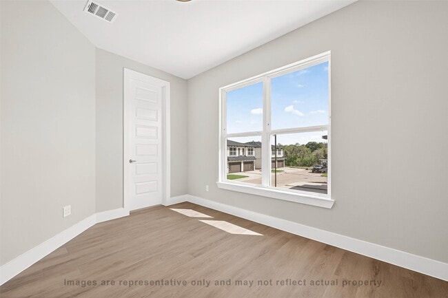 Building Photo - 10719 Mason Rd