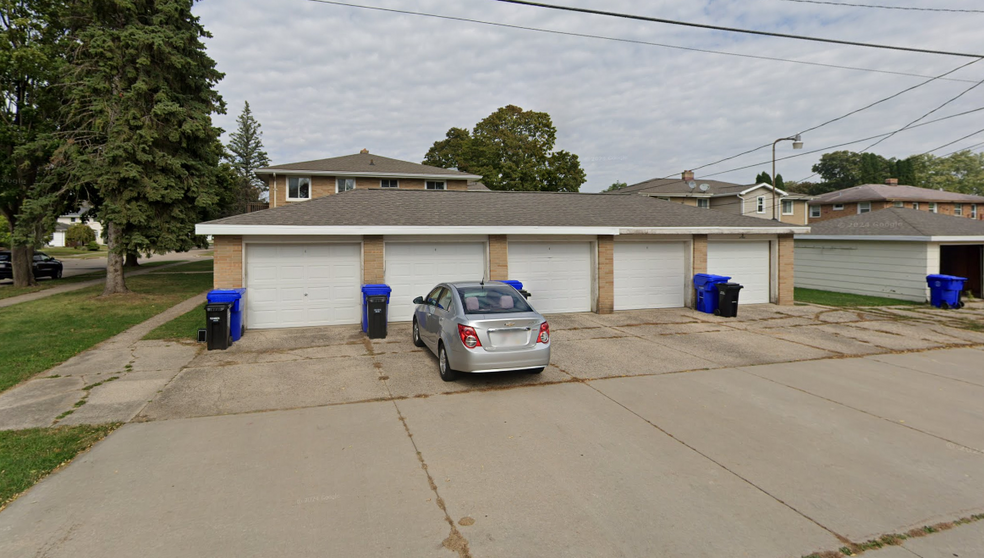 Building Photo - 1420 Silvercrest Dr