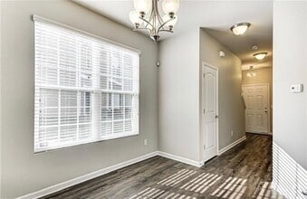 Building Photo - 3 Bedroom 2.5 Townhome available now