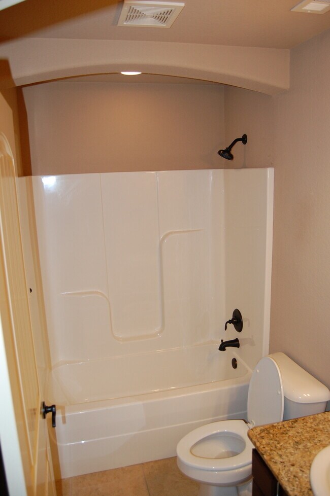 Building Photo - Adorable 3 Bedroom w/ Excellent Location!