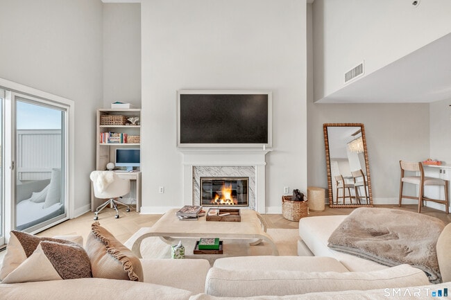 Building Photo - 43 Harbor Dr