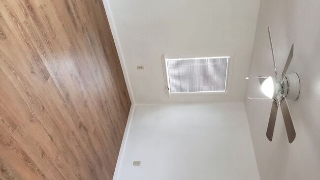 Building Photo - 2 bedroom 2 bath with a garage