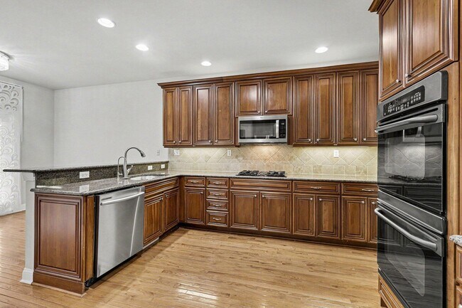 Building Photo - 24829 Reeds Pointe Dr