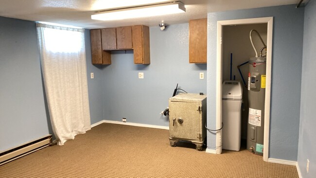 Building Photo - Cozy Farmhouse