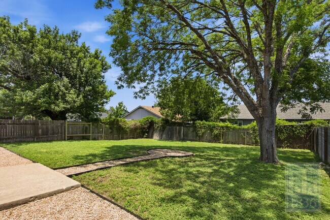 Building Photo - 3610 Alexandria Dr