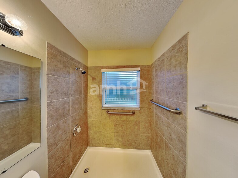 Building Photo - 1706 Comstock Pl