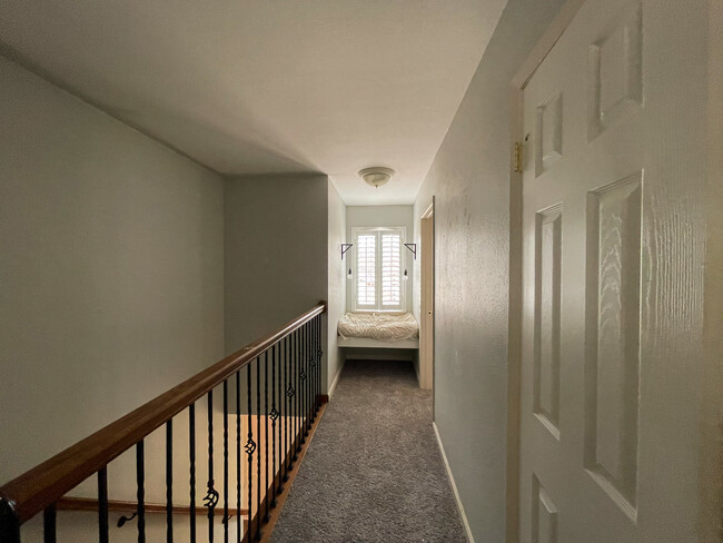 Upstairs Reading nook / window seat - 1700 Cardinal St