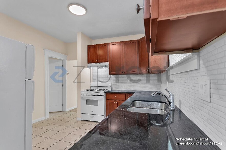 Building Photo - 3321 Adeline St