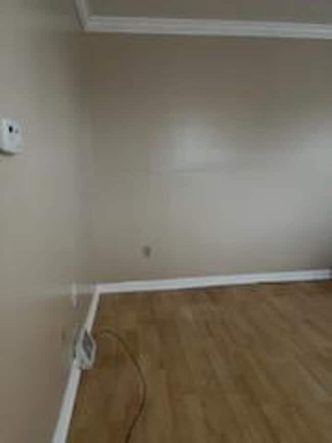 Building Photo - 5-6 Schaeffer Way
