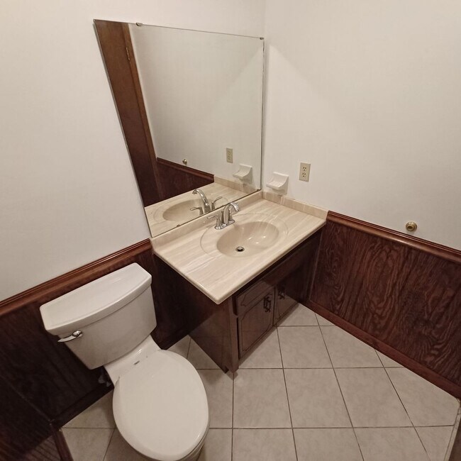 Building Photo - 2295 Foxwood Dr