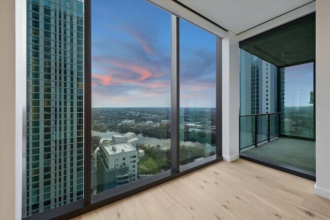 Building Photo - 610 Davis St