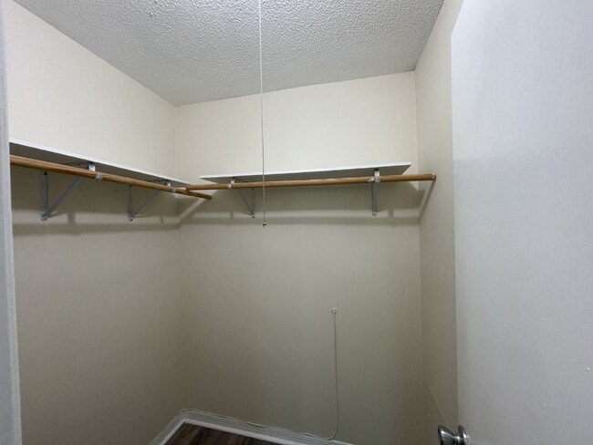 Building Photo - Town House For Rent