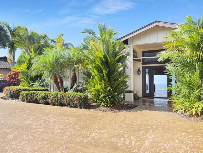 Building Photo - Kona Vistas 4 bedroom 2.5 bath fully furnished home with a pool
