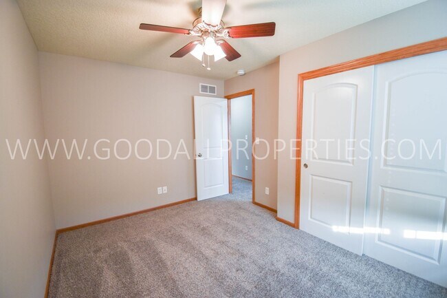 Building Photo - 3 Bedroom 2.5 Bath home