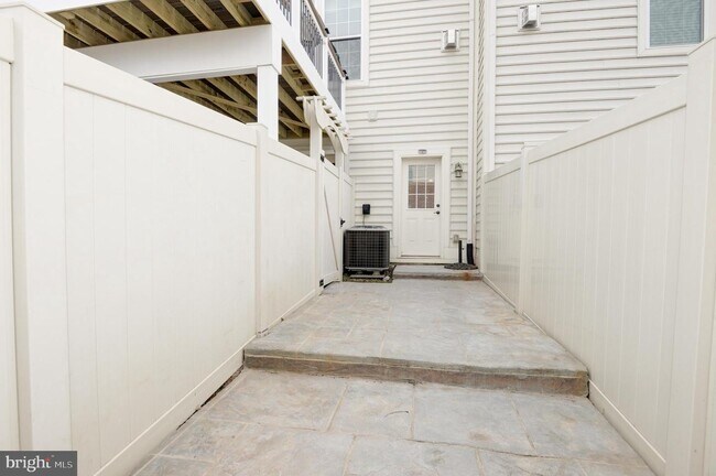 Building Photo - 24951 Avonlea Dr