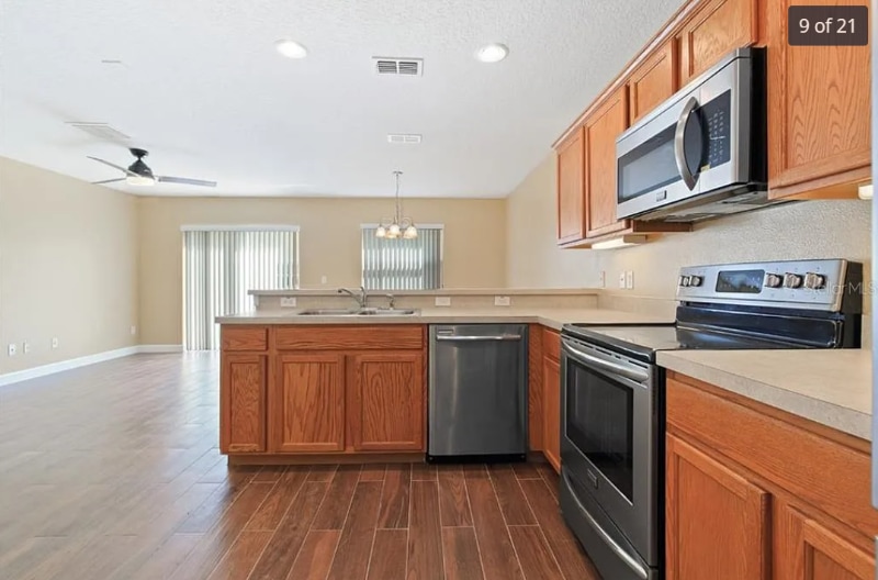 Building Photo - 553 Cresting Oak Cir
