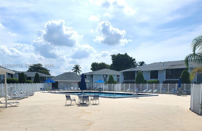 Building Photo - 9729 Hammocks Blvd