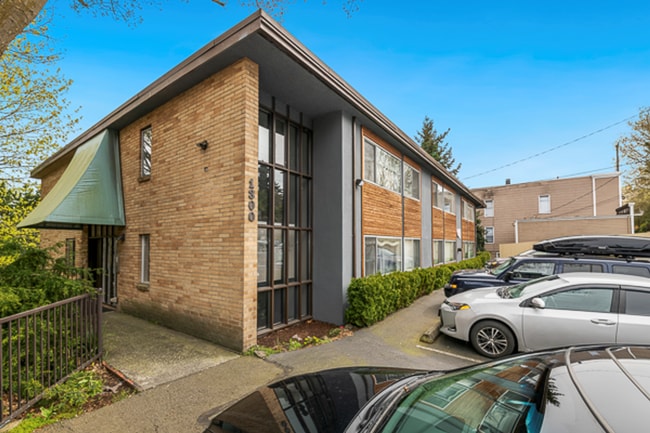 Building Photo - Charlemagne Apartments