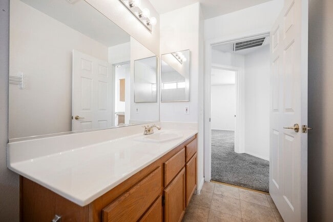 Building Photo - Honey, I’m Home! This Lovely 3 Bedroom, Two-Story Home Is Located In Summerlin.