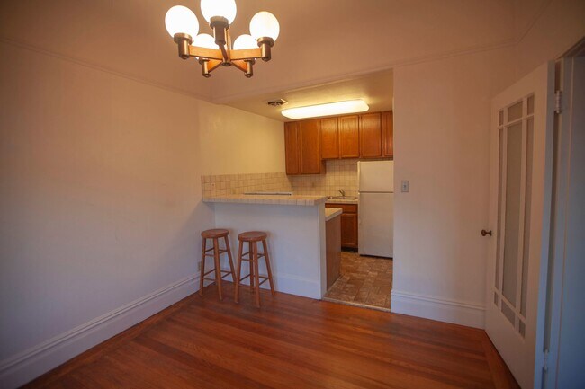 Building Photo - 128