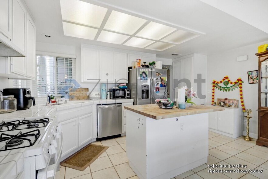 Building Photo - 4533 Silvercrest Way