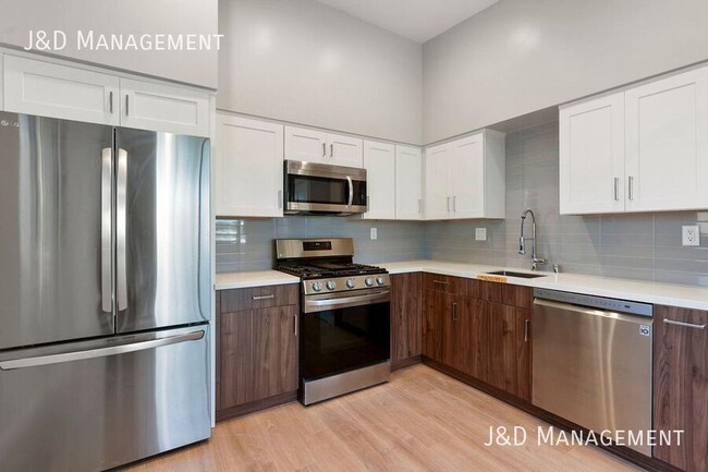 Building Photo - Brand New Build - Beautiful New Townhome