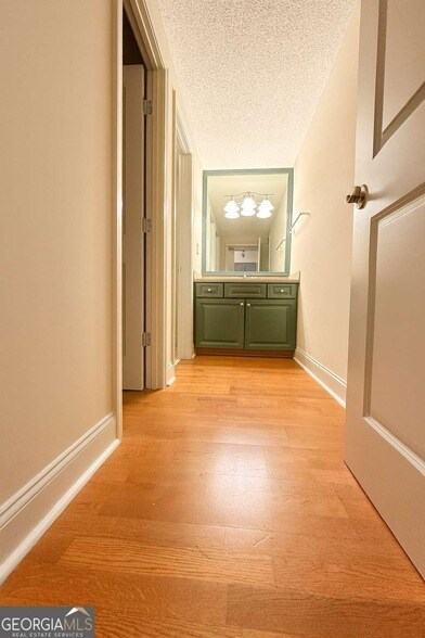 Building Photo - 2479 Peachtree Rd NE