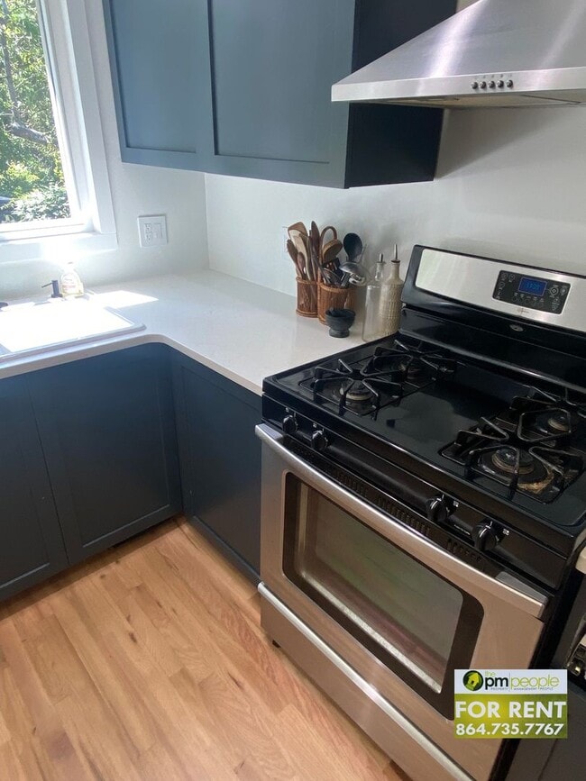 Building Photo - Beautiful Property with 3/1.5 Home!
