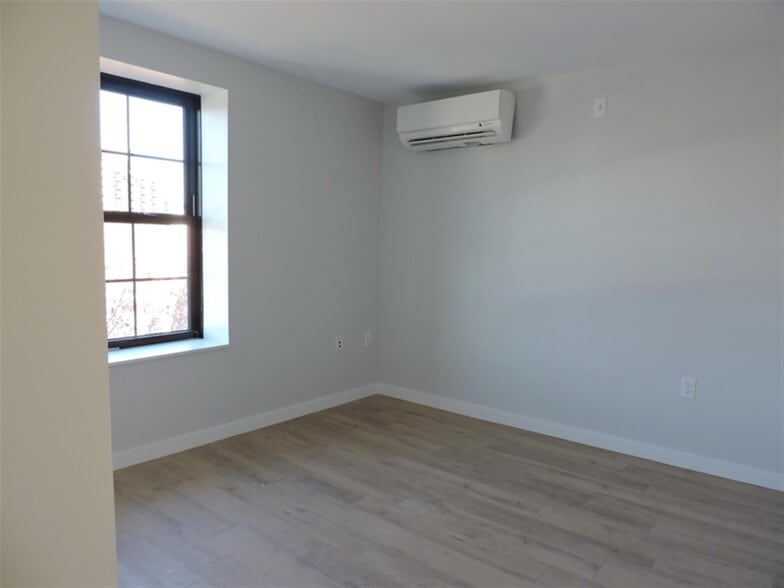 Building Photo - 9 Soden St