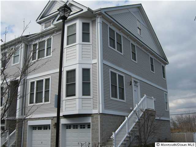 Building Photo - 606 Park Ave