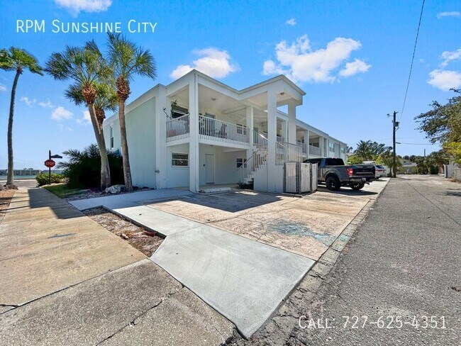 Building Photo - 1106 Pass a Grille Way