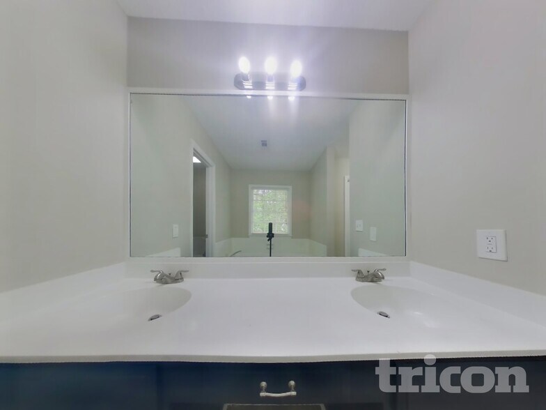 Building Photo - 5017 Sandyhook Ct NW