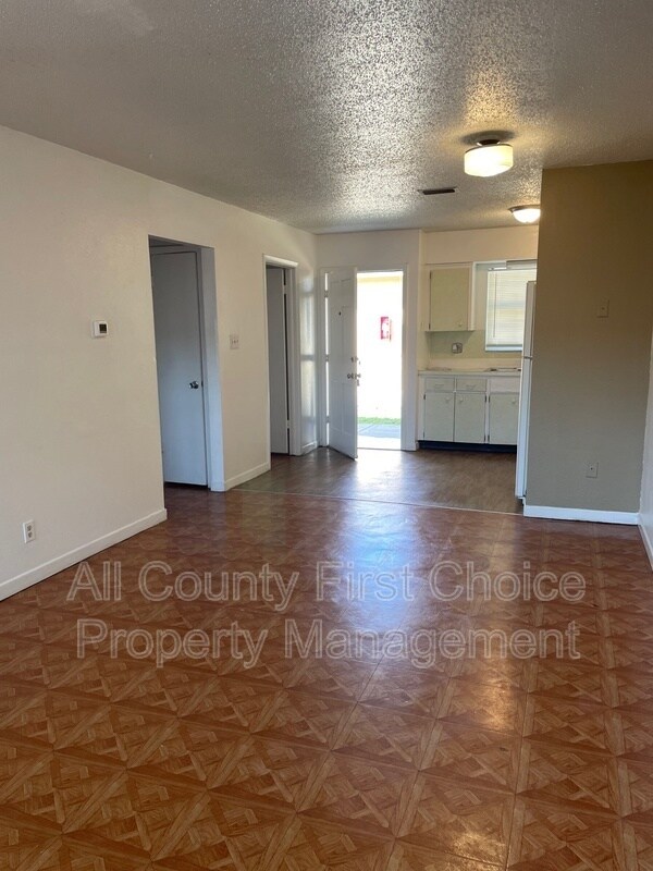 Building Photo - 526 91st Ave N