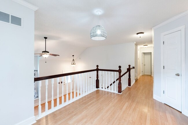 Building Photo - 4 Bed home in Olathe- Quick access to I-35