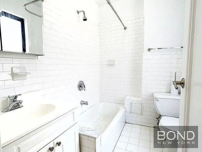 Building Photo - 620 W 171st St