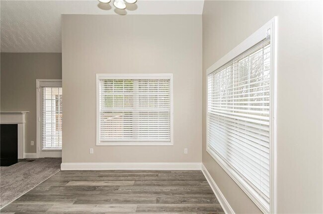 Building Photo - 4520 Ferncrest Pl