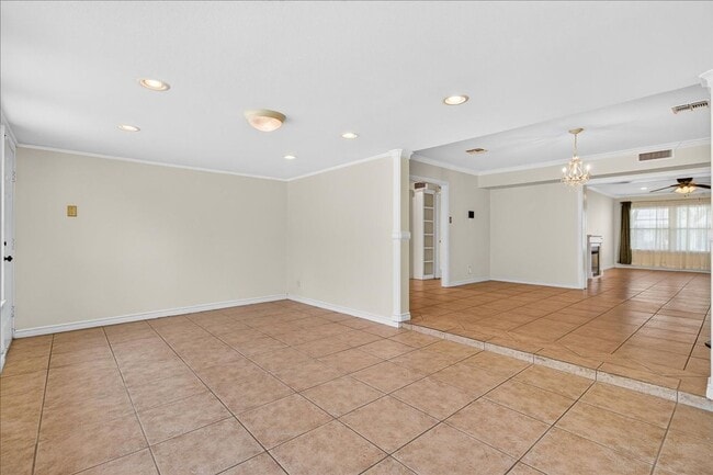 Building Photo - 609 Peerman Pl