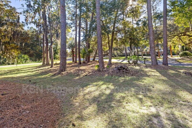 Building Photo - 286 Cushing Dr